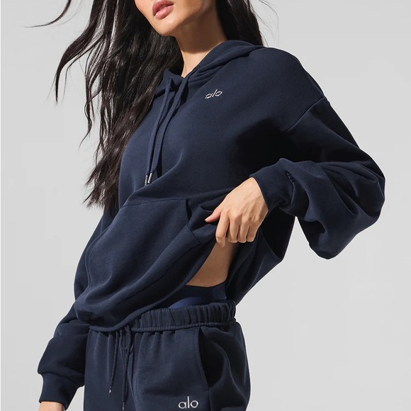 Alo Yoga Accolade Hoodie in Navy - Picture 4 of 7